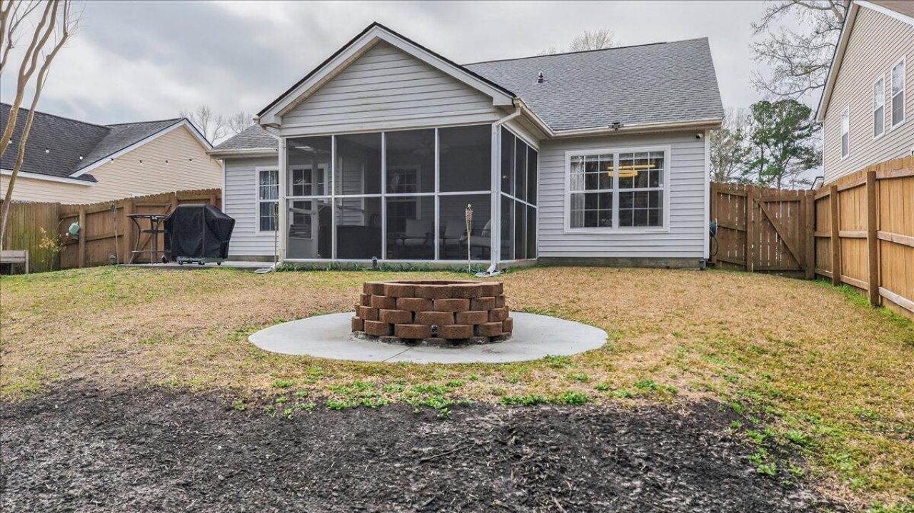 8613 Madelyn Street Photo 32