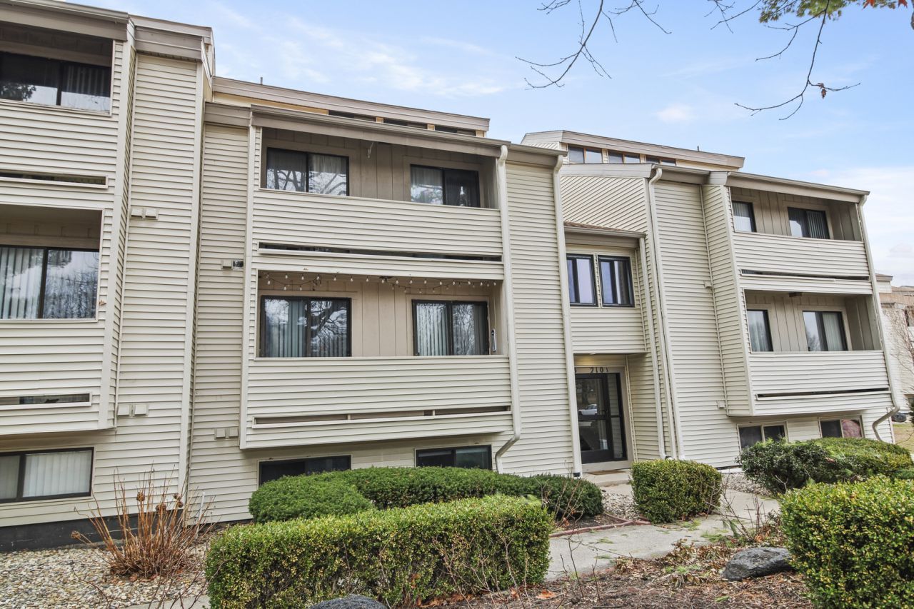 2103 Melrose Drive, Unit A, Champaign, IL 61820 Main Photo