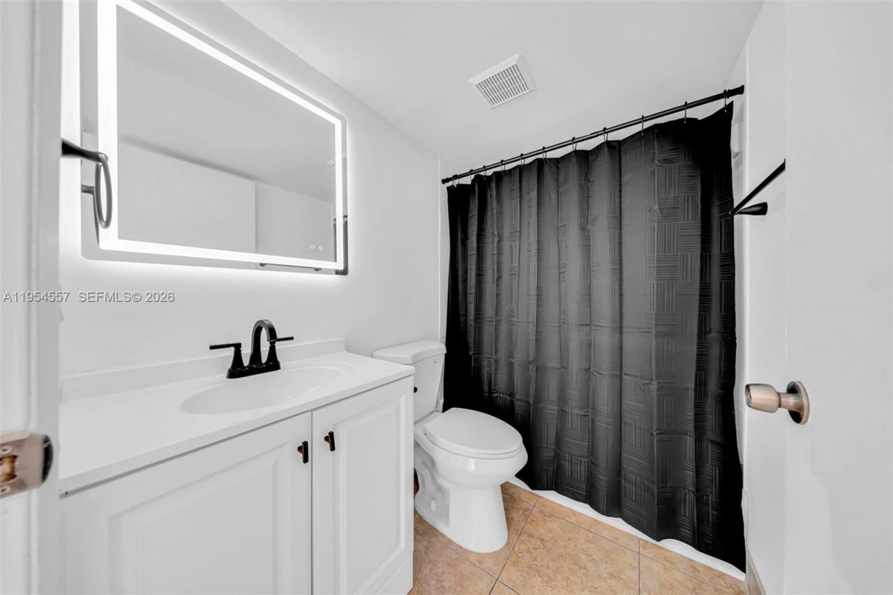 8145 NW 7th St, Unit 111, Miami, FL 33126 Photo