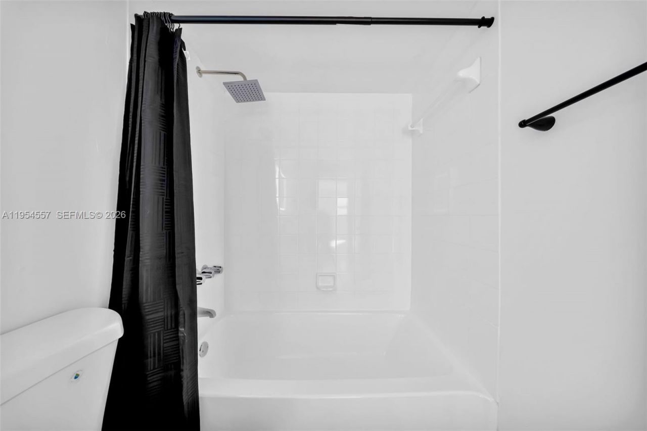 8145 NW 7th St, Unit 111, Miami, FL 33126 Photo