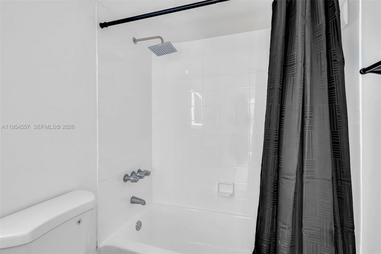 8145 NW 7th St, Unit 111, Miami, FL 33126 Photo