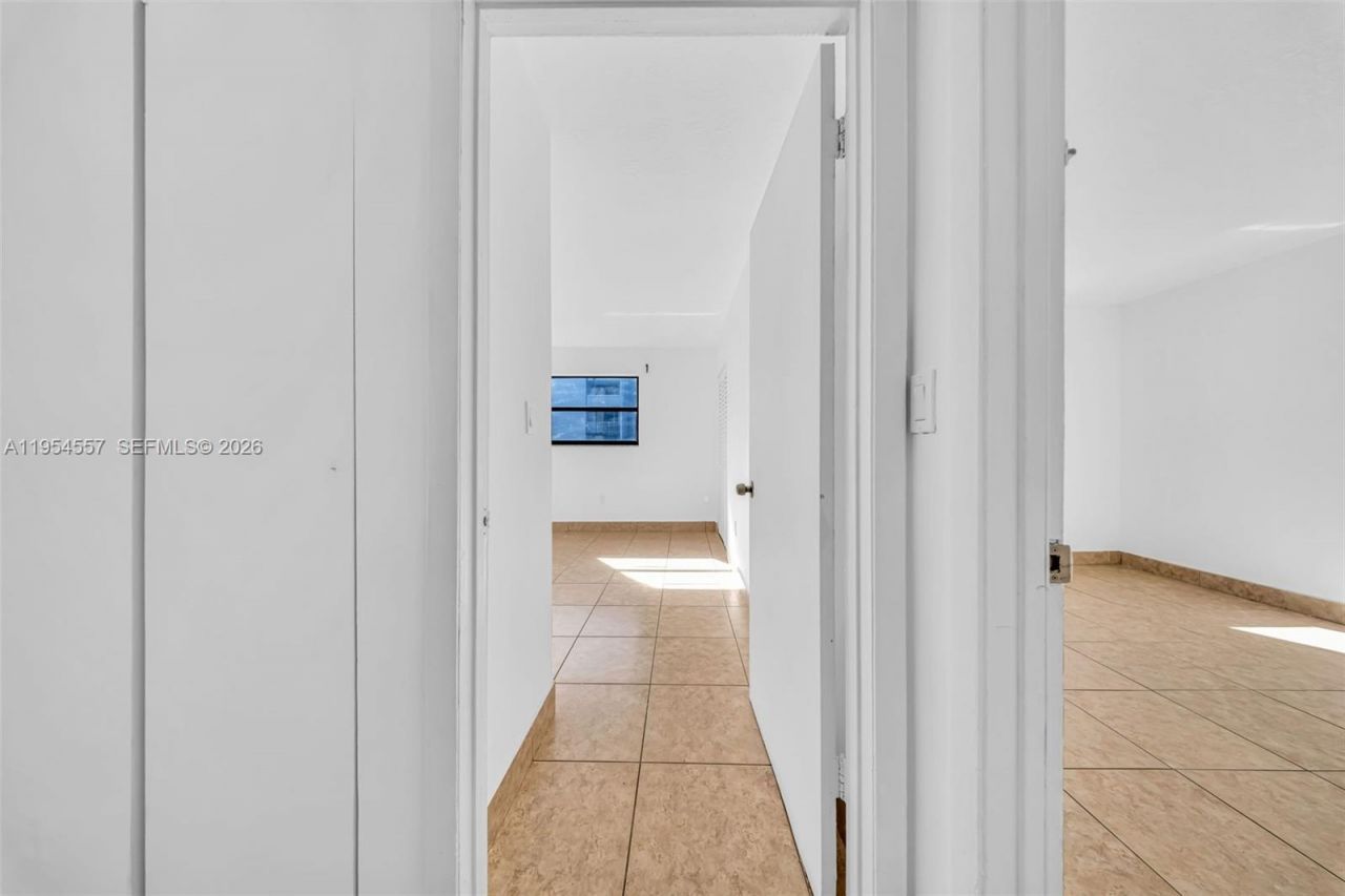 8145 NW 7th St, Unit 111, Miami, FL 33126 Photo