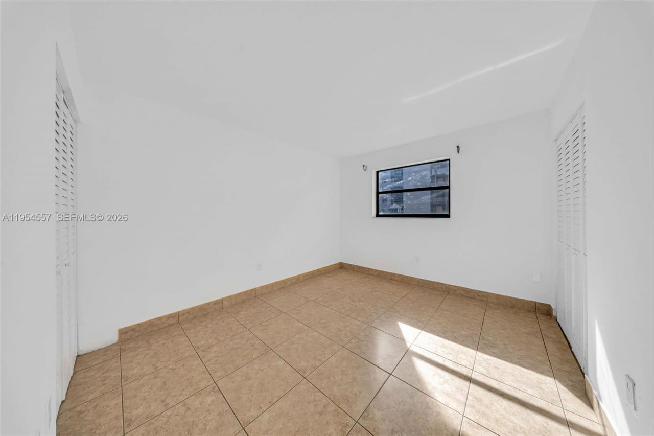 8145 NW 7th St, Unit 111, Miami, FL 33126 Photo