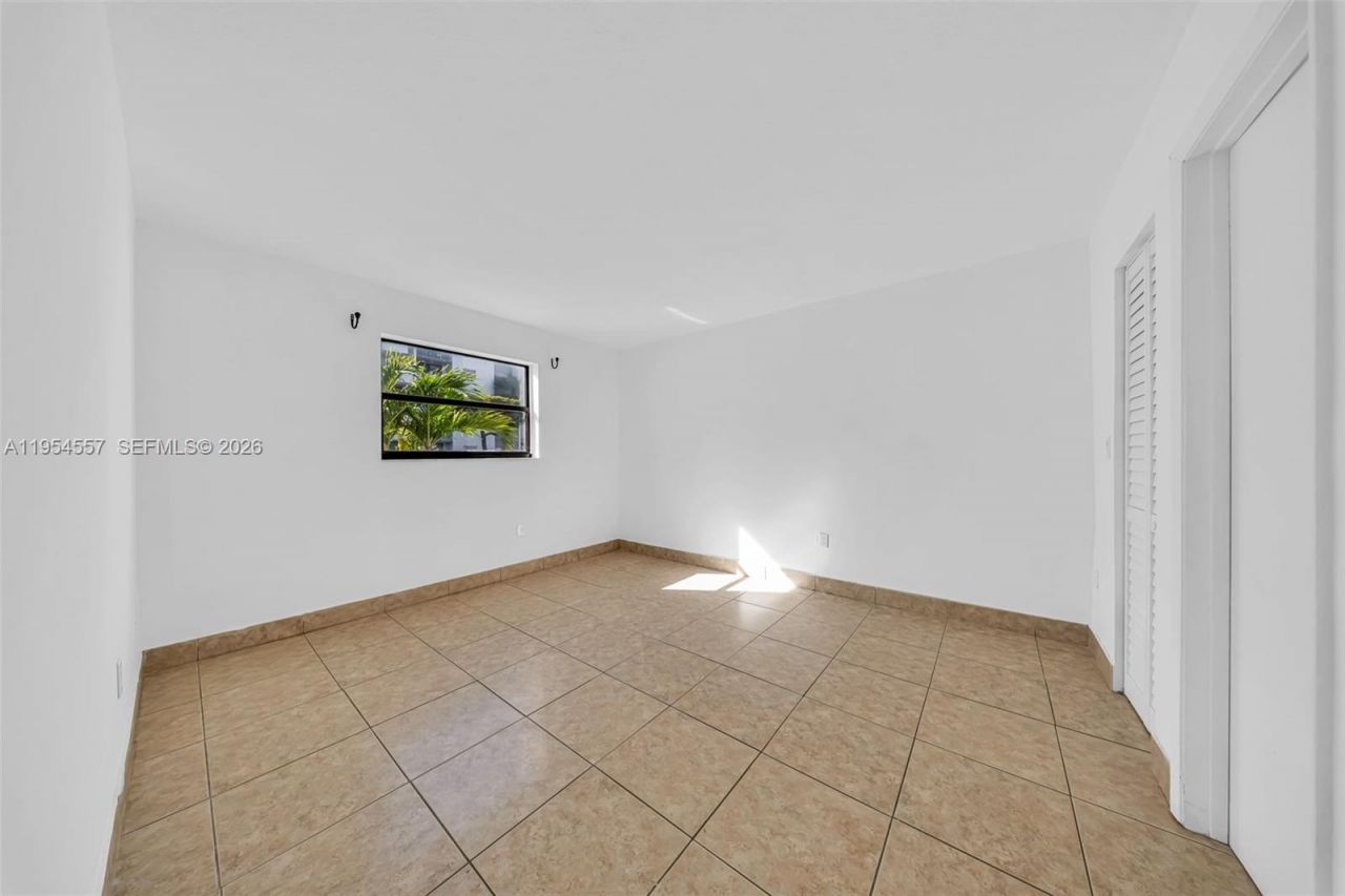 8145 NW 7th St, Unit 111, Miami, FL 33126 Photo