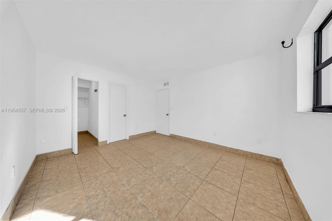 8145 NW 7th St, Unit 111, Miami, FL 33126 Photo