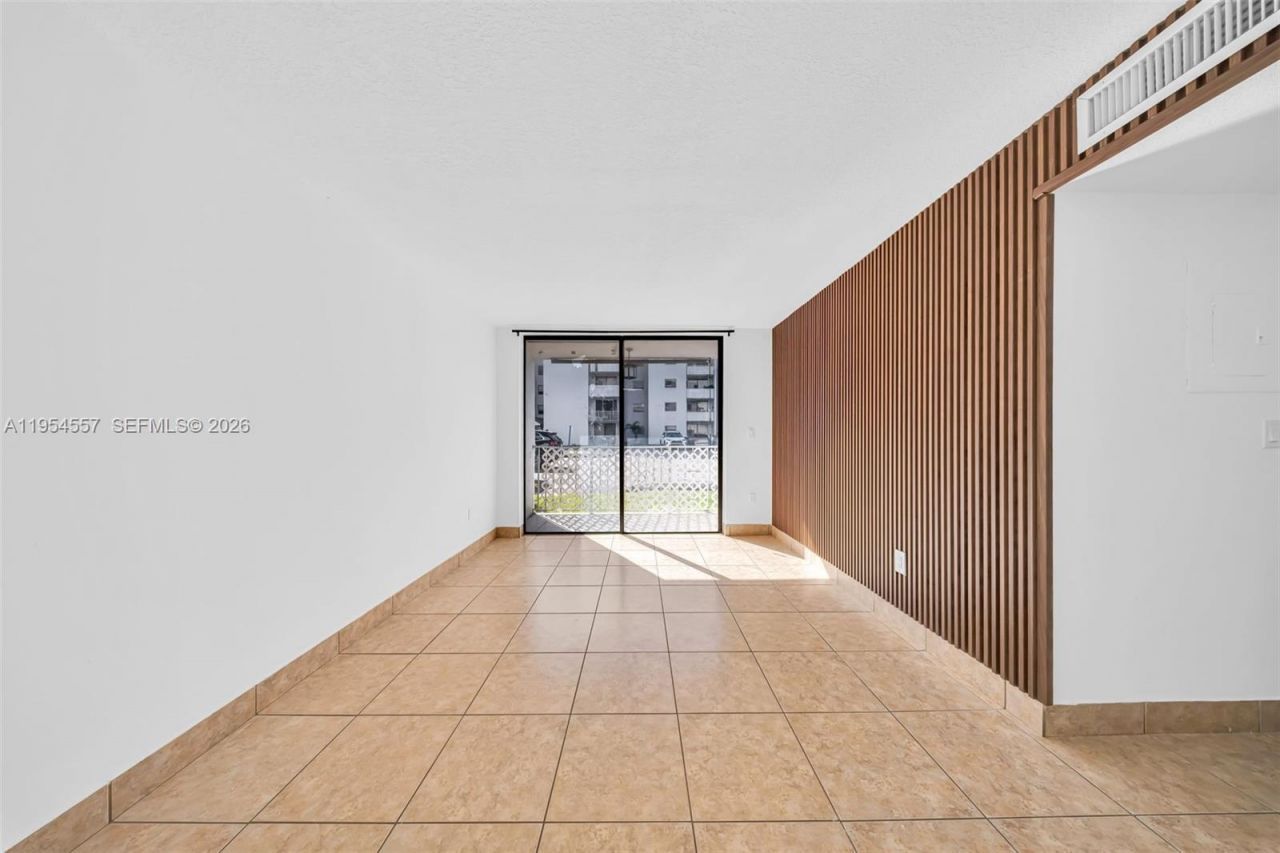 8145 NW 7th St, Unit 111, Miami, FL 33126 Photo