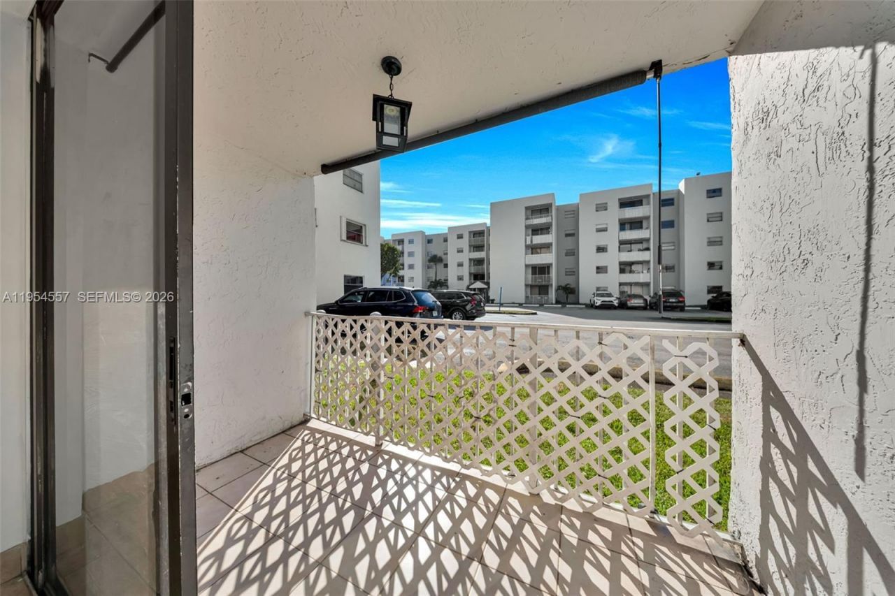 8145 NW 7th St, Unit 111, Miami, FL 33126 Photo