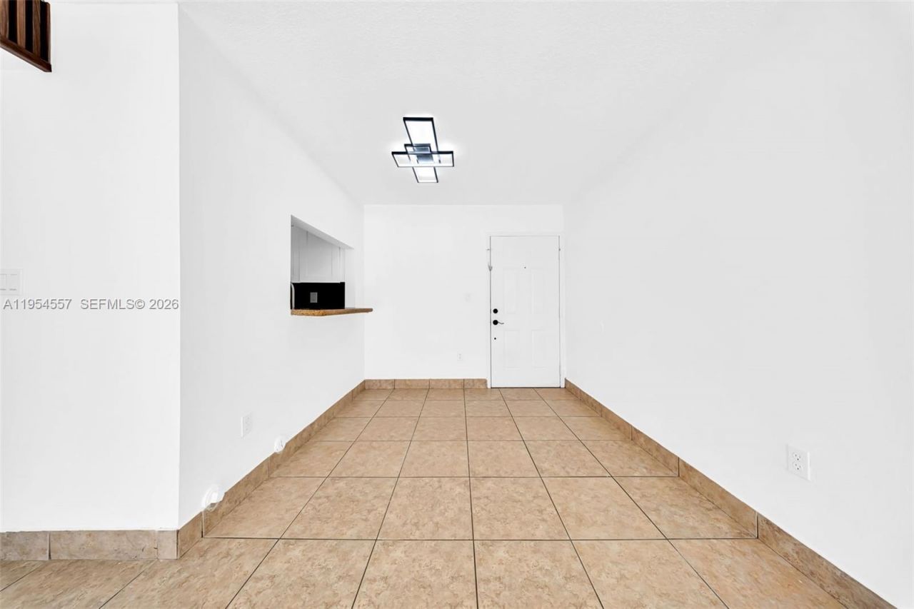 8145 NW 7th St, Unit 111, Miami, FL 33126 Photo