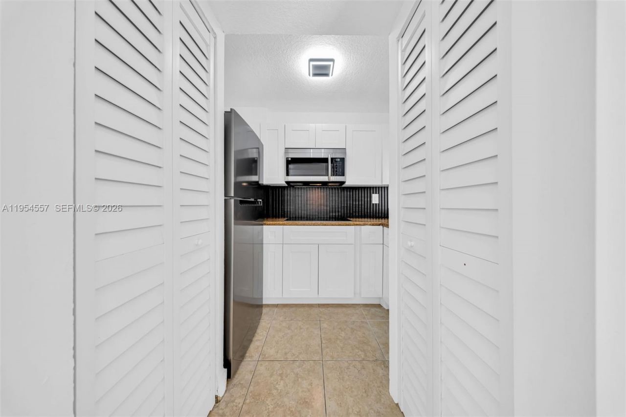 8145 NW 7th St, Unit 111, Miami, FL 33126 Photo
