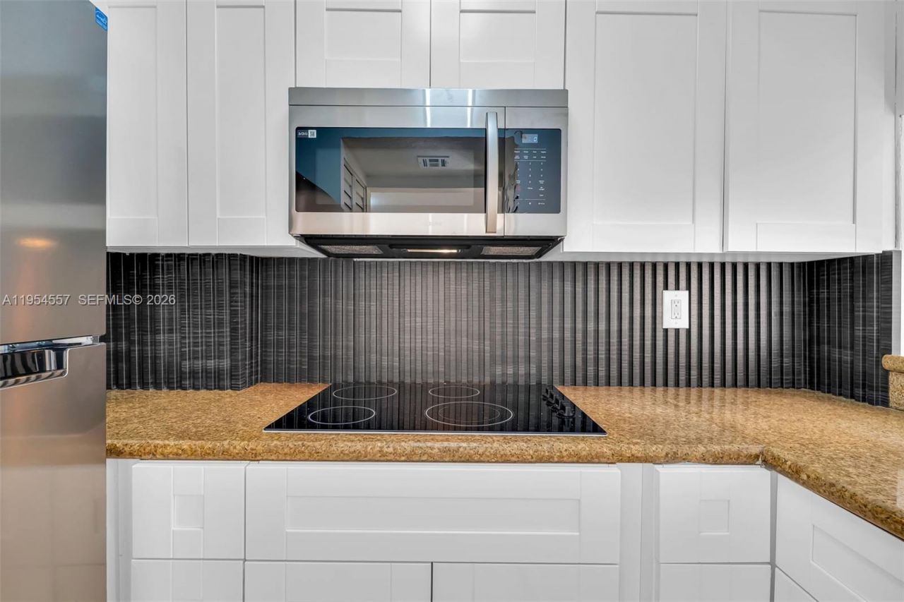 8145 NW 7th St, Unit 111, Miami, FL 33126 Photo