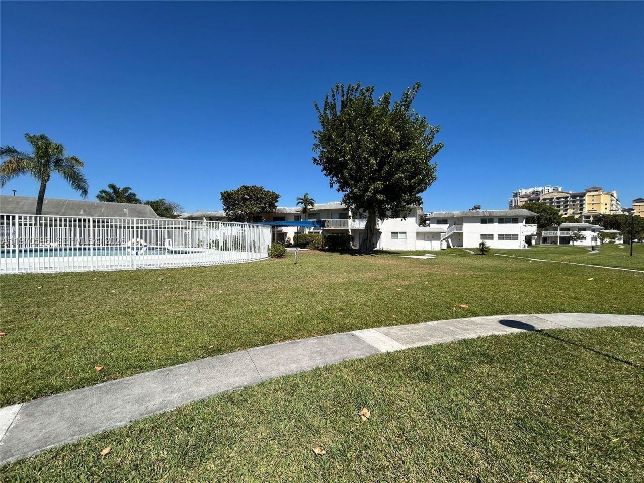 7426 SW 82 St, Unit D222, Miami, FL 33143 Photo
