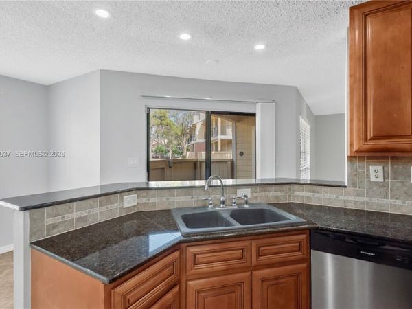 8613 Mallard Reserve Dr, Unit 102, Tampa, FL 33614