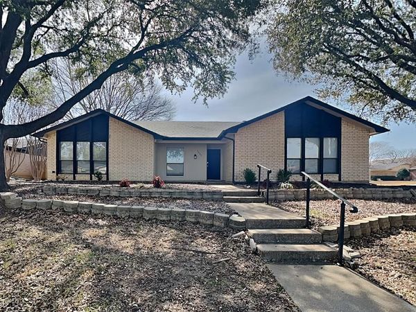 2800 Jasmine Court, Bedford, TX 76021