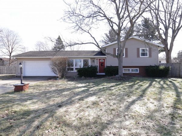 52790 Holly Court, South Bend, IN 46637