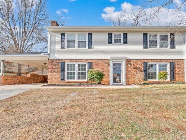 441 Aragona DR, Vinton, VA 24179