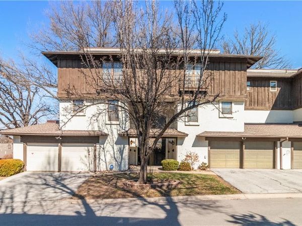 10209 Cedarbrooke Lane, Kansas City, MO 64131