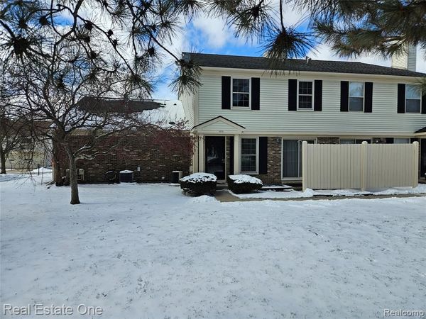 1375 Lake Ridge Court, Waterford Twp, MI 48327