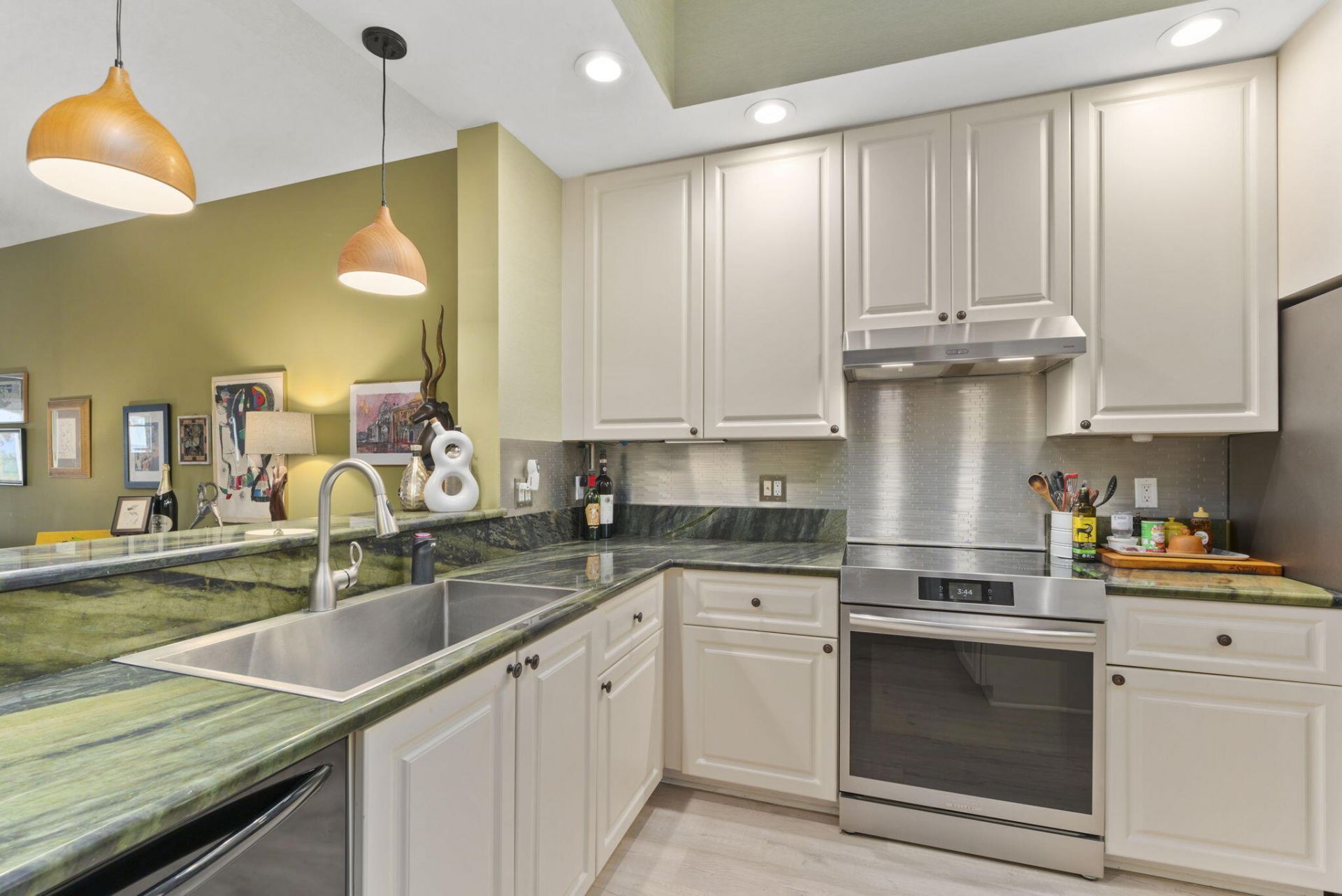 25 Harbour Isle Drive W, Unit 101, Fort Pierce, FL 34949 Photo