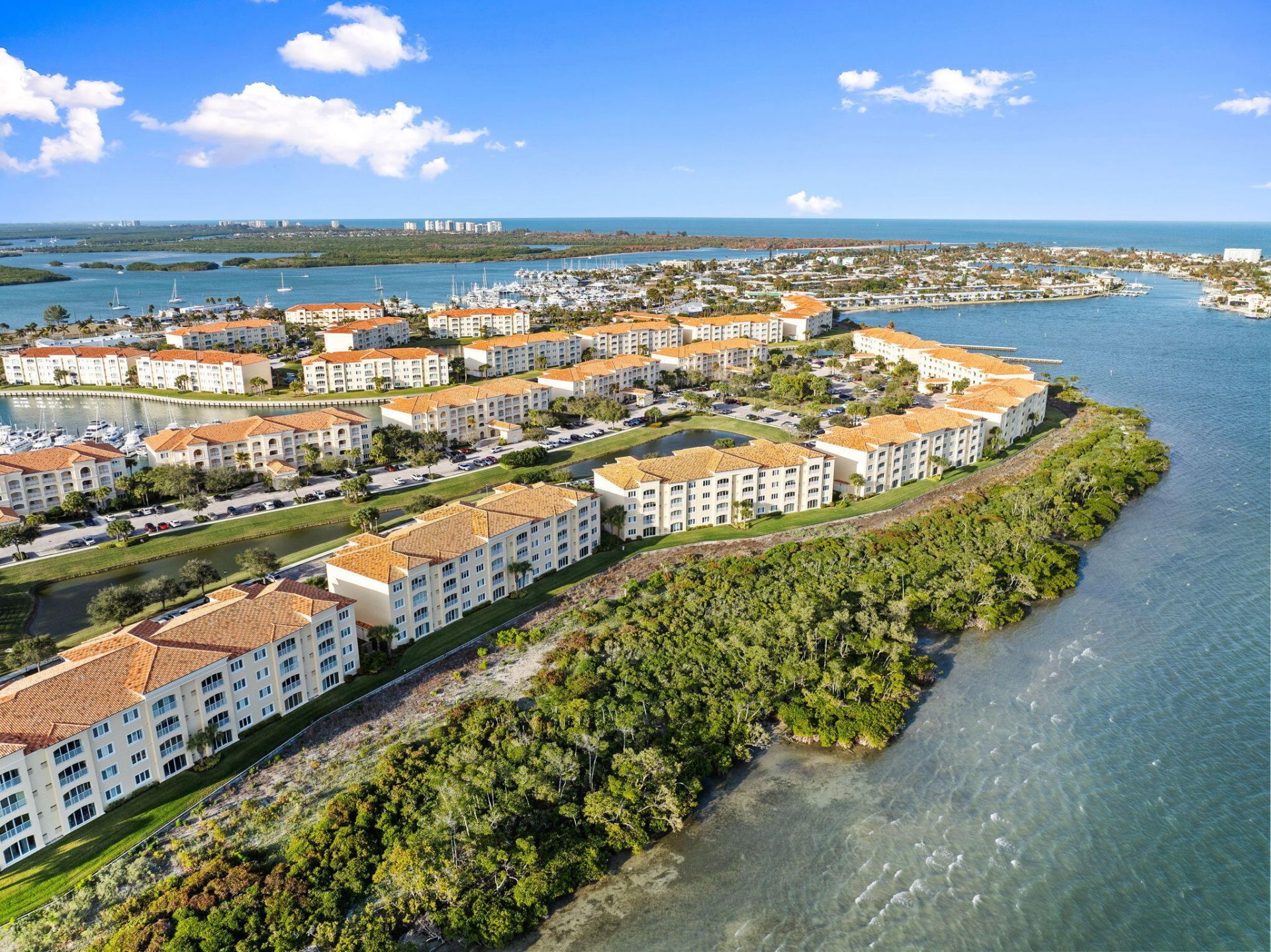 25 Harbour Isle Drive W, Unit 101, Fort Pierce, FL 34949 Photo