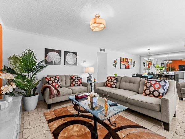 200 NE 12th Avenue, Unit 3a, Hallandale Beach, FL 33009