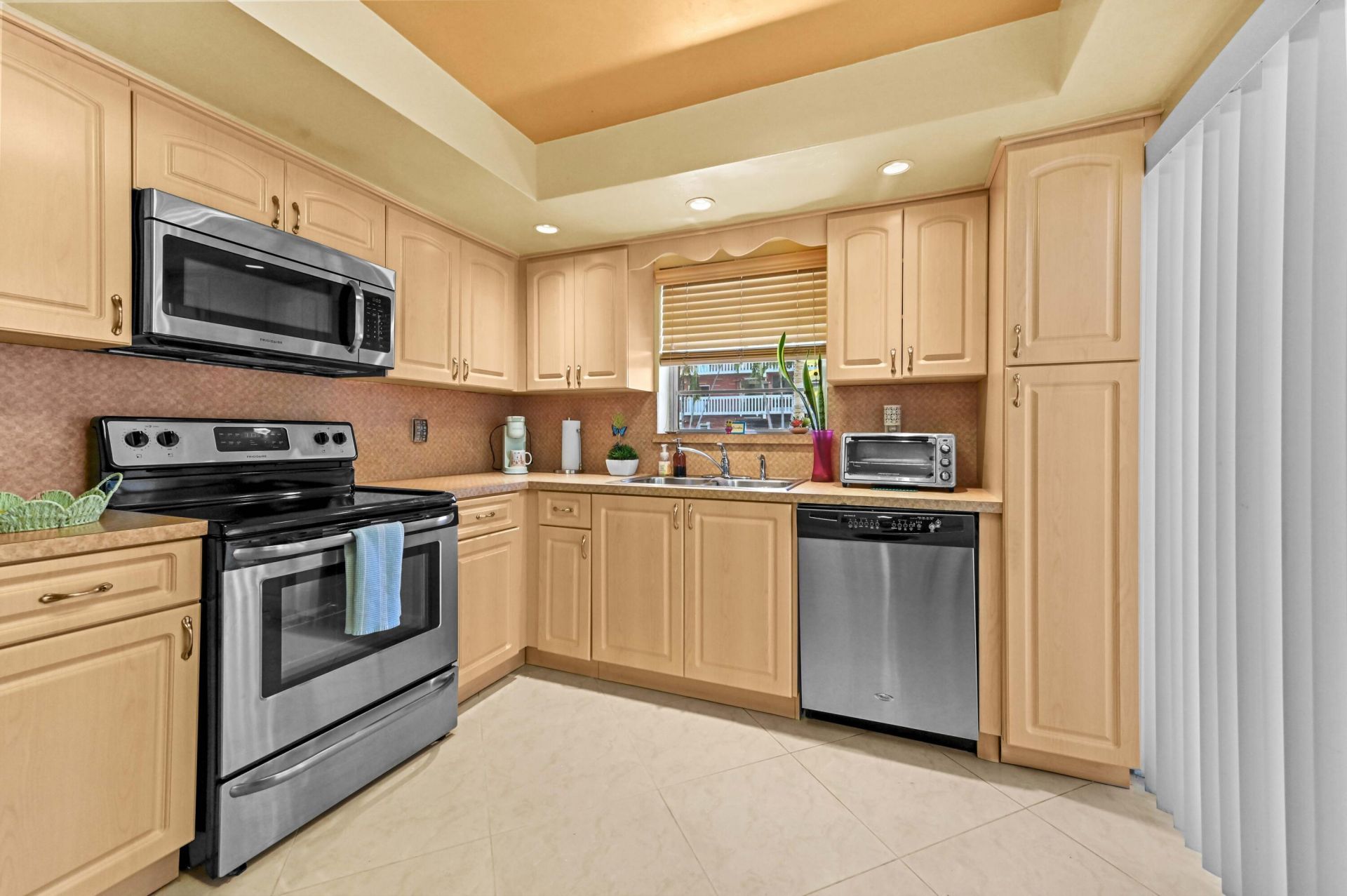 200 NE 12th Avenue, Unit 3a, Hallandale Beach, FL 33009 Photo