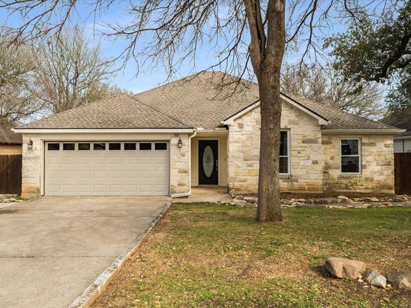 16 Serenade CIR, Wimberley, TX 78676
