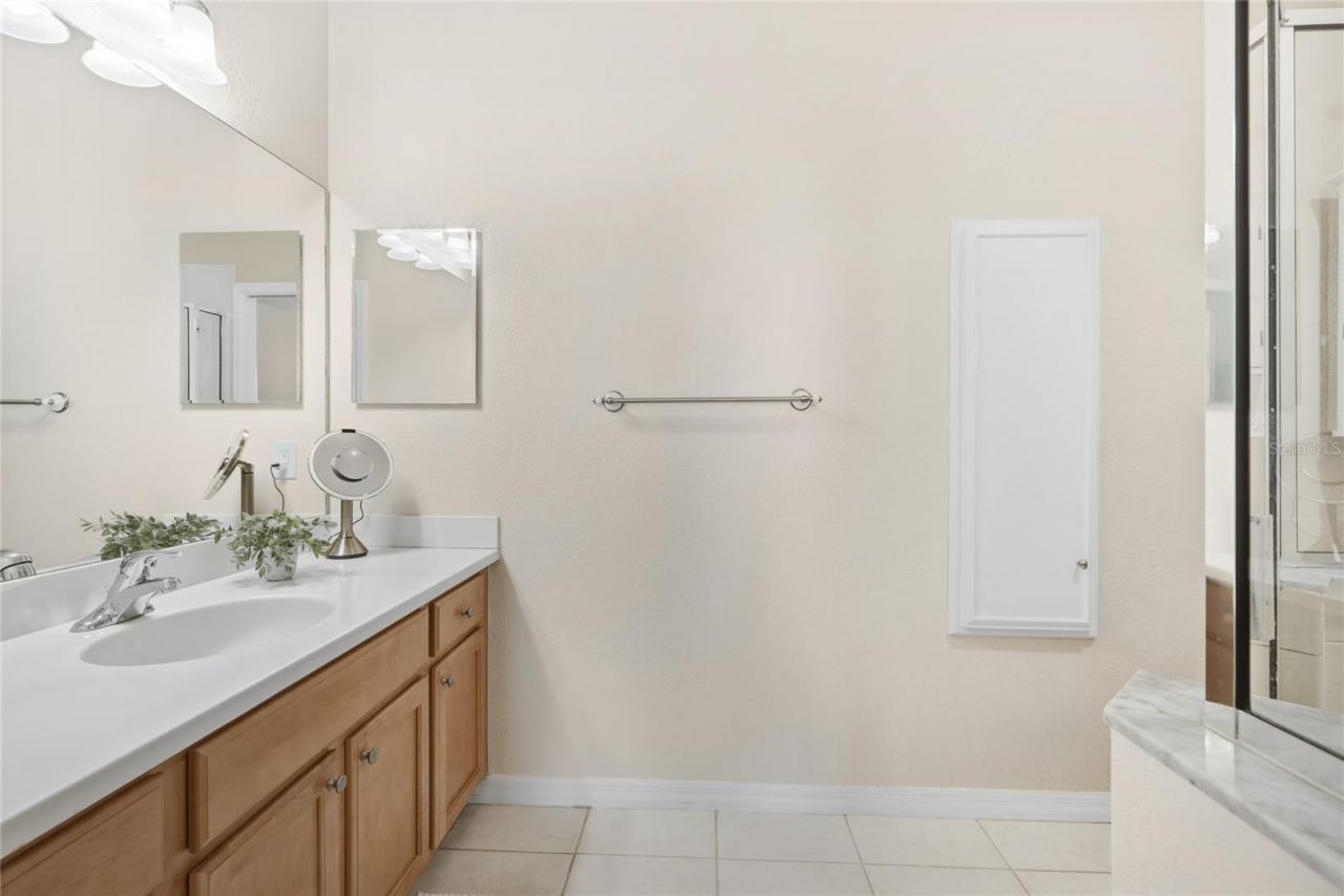 811 Fairwaycove Lane, Unit 204, Bradenton, FL 34212 Photo