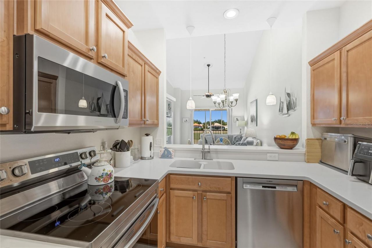 811 Fairwaycove Lane, Unit 204, Bradenton, FL 34212 Photo