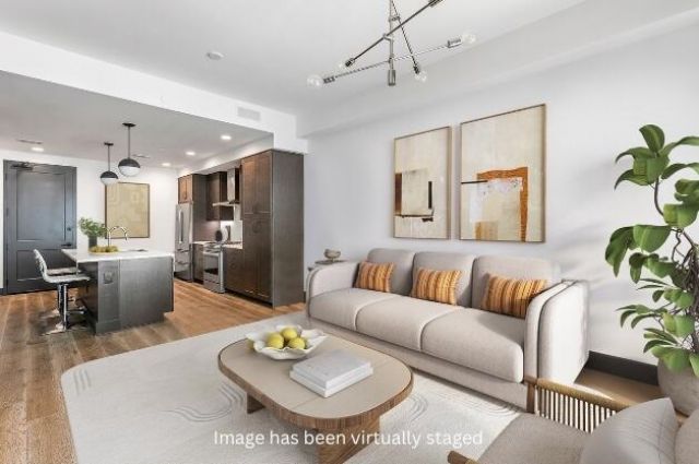 5 Gadsdenboro Street Photo 3