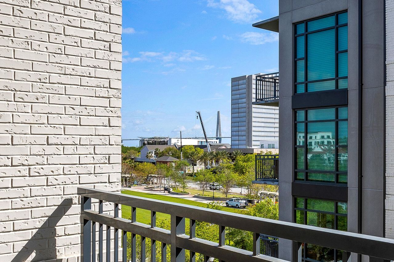 5 Gadsdenboro Street Photo 5