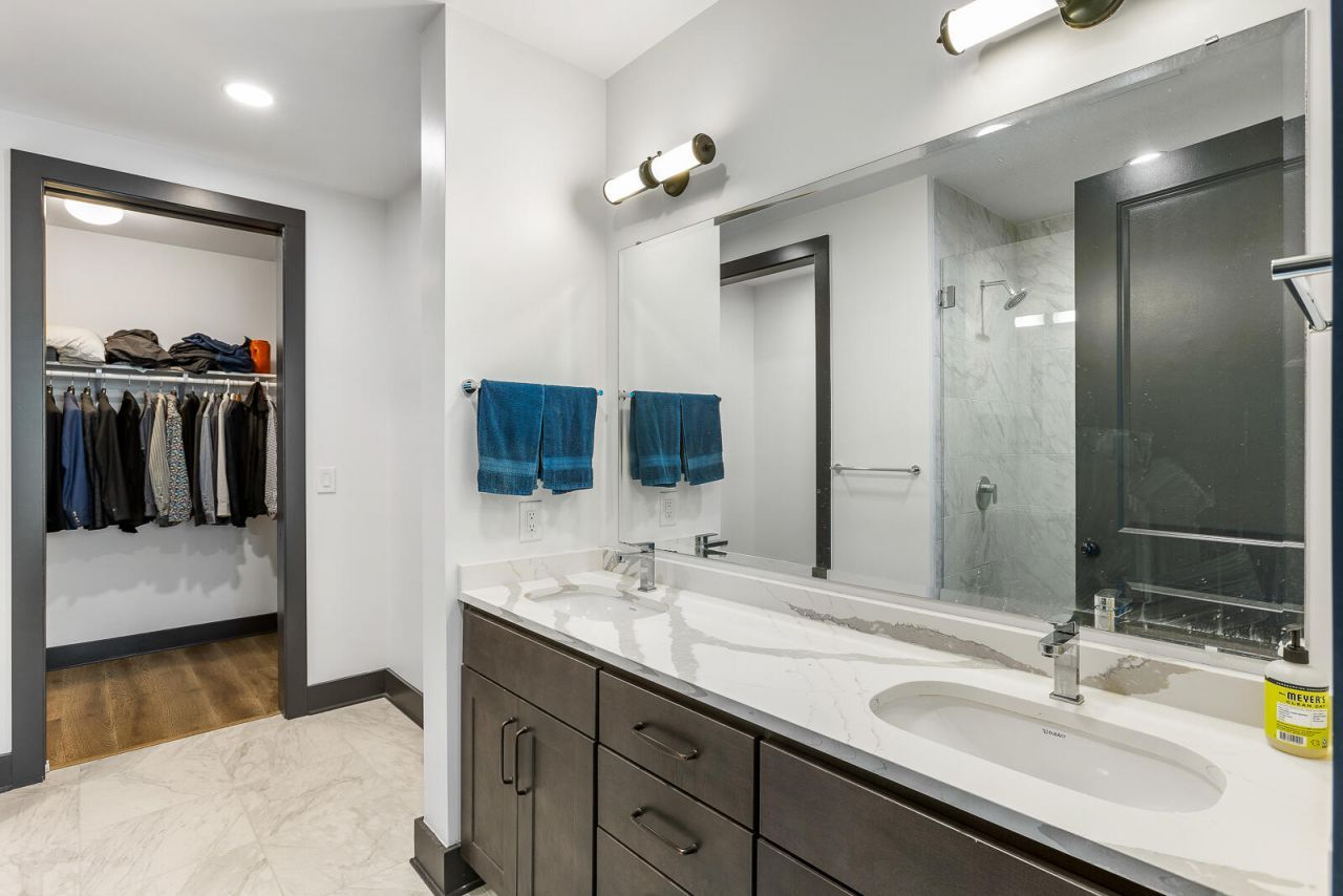 5 Gadsdenboro Street Photo 7