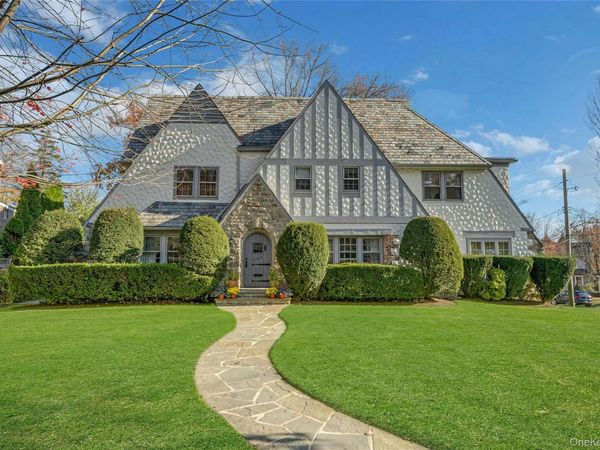 986 Plymouth Street, Pelham, NY 10803