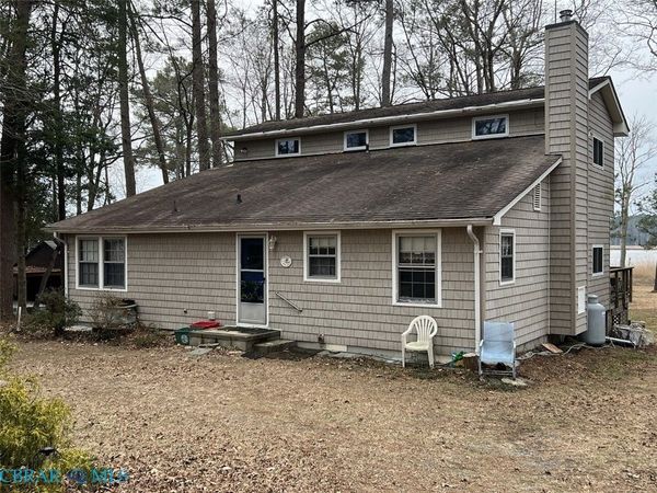 270 River Road Circle , Saluda, VA 23149