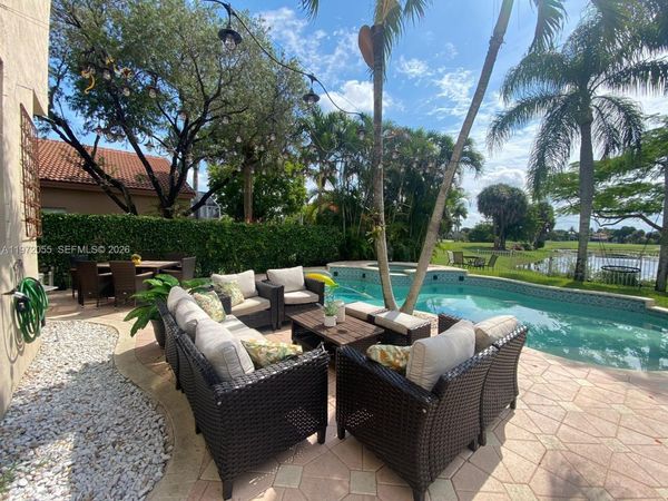 1607 SW 157th Ave, Pembroke Pines, FL 33027