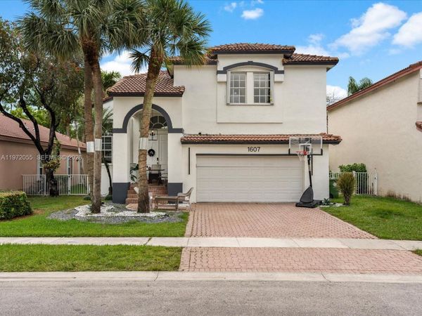 1607 SW 157th Ave, Pembroke Pines, FL 33027