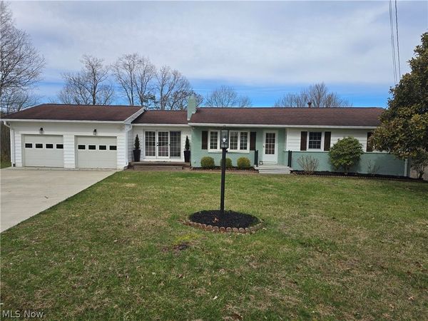 52 Meadow Ln Circle, Parkersburg, WV 26101