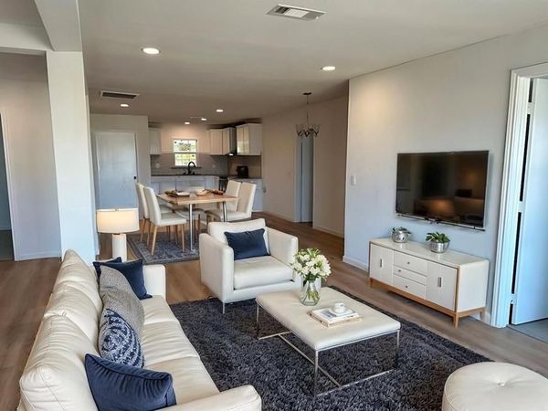 909 Jerry Mashek Drive, West, TX 76691