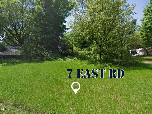 7 E Road, Queensbury, NY 12804