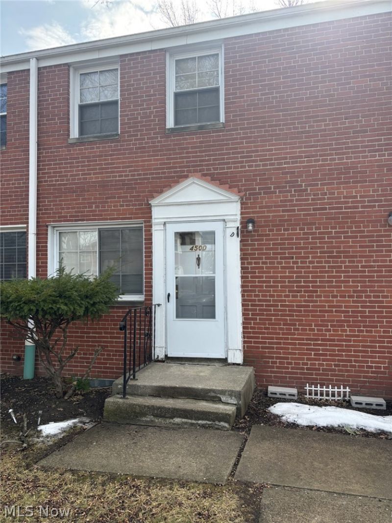 450 Kenwood Drive, Unit D-12, Euclid, OH 44123 Main Photo