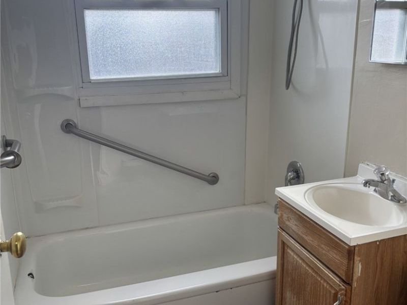 450 Kenwood Drive, Unit D-12, Euclid, OH 44123 Photo 12