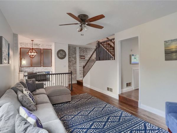 102 Kress View Dr, Oakdale, PA 15071