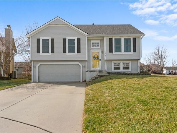 1205 Robin Circle, Liberty, MO 64068