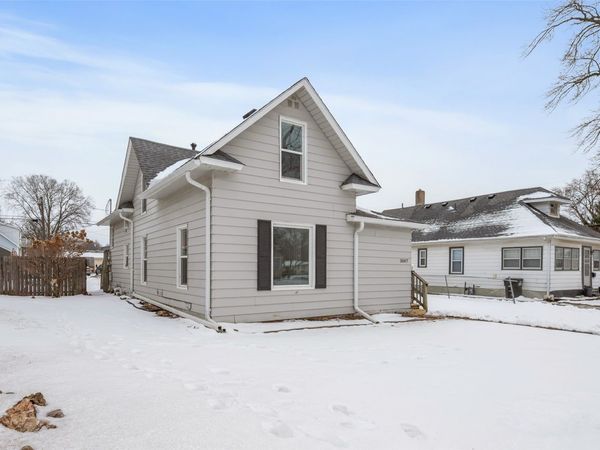 3007 E 8th Street, Des Moines, IA 50316