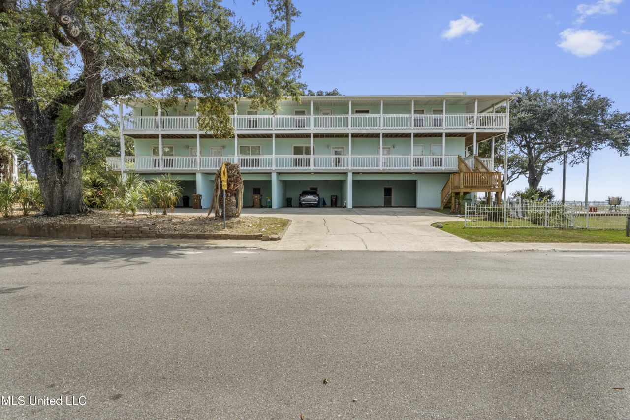1496 Beach Boulevard, Biloxi, MS 39530 Main Photo
