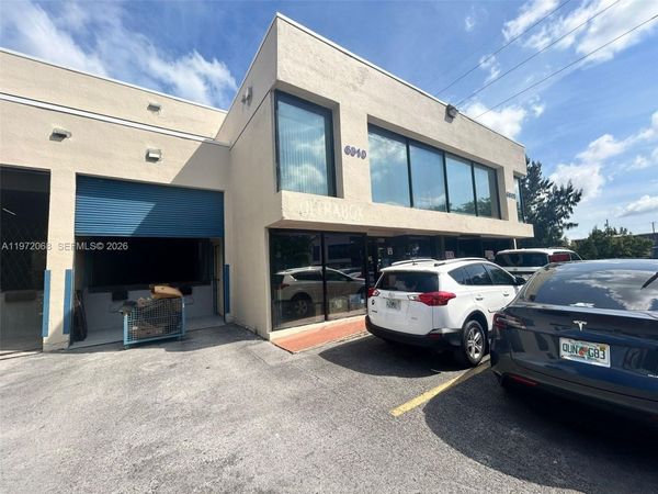 6910 NW 50th St, Unit 4-1, Miami, FL 33195
