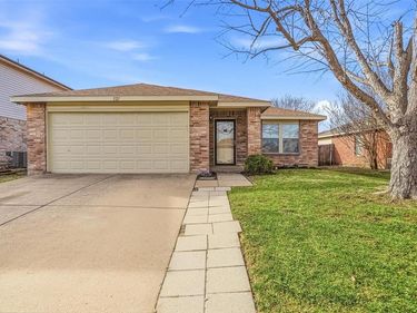 521 Oriel Circle, Fort Worth, TX 76036
