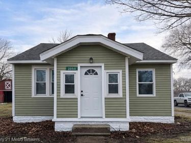 2098 E Scottwood Avenue, Burton, MI 48529