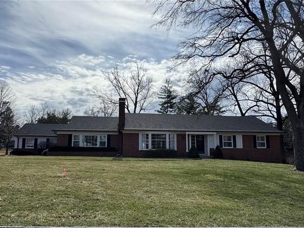 17 Outer Ladue Drive, Frontenac, MO 63131
