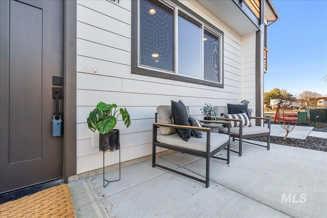 1433 N Bluffs Ridge Lane, Boise, ID 83704 Main Photo