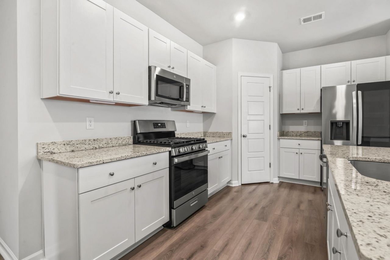 1058 Tibetan St. Photo 10